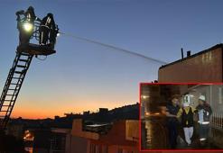 Boş binada çıkan yangın, yanındaki eve sıçradı