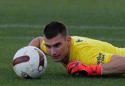 Fenerbahçe’de yeni transfer Livakovic, ilk idmanına çıktı