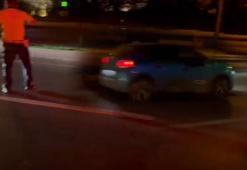 Çalıntı otomobile çalıntı plaka takan şüpheli, aracı polisin üzerine sürdü; o anlar kamerada