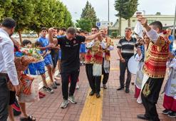 Cimnastik Milli Takımına Adana'da çiftetelli ile karşılama