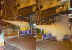 Durakta bekleyen trans bireye yangın söndürme tüpüyle gaz sıktılar