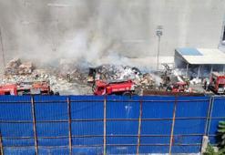 Küçükçekmece’de atık kağıt geri dönüşüm tesisinde yangın