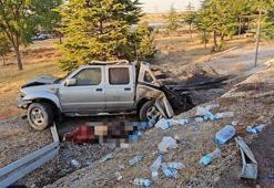 Lastiği patlayan TIR, kamyonet ile otomobile çarptı: 1 ölü, 3 yaralı
