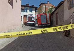 Evin bahçesinde el bombası kazısı