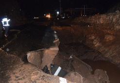 Aksaray'da sel nedeniyle yol yarıldı; sulara kapılan araçta mahsur kaldılar: 1 ölü, 1 kayıp