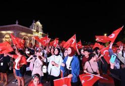 İstanbul'da Türk bayrakları ile şampiyonluk coşkusu; Vali Gül o heyecana ortak oldu