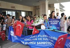 Şampiyon A Milli Kadın Voleybol Takımı'na coşkulu karşılama