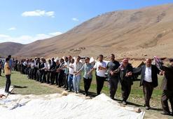 Van'da yayla yolu açılışına halaylı kutlama
