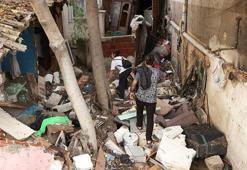 Küçükçekmece'de selde çöken evinde kedisini arıyor