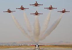 Hürjet, Türk Yıldızları ile uçtu