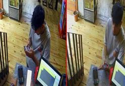 Gittiği kafede arama bahanesi ile iş yeri sahibinin telefonunu alıp, hesabına 40 bin TL gönderdi