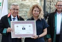 40 yıl önce bıraktığı fakülteyi bitirip, 63 yaşında avukat oldu