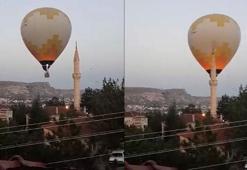 Sıcak hava balonu cami minaresindeki aleme çarptı; o anlar kamerada