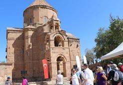 Tarihi Akdamar Kilisesi'nde 11'inci ayin