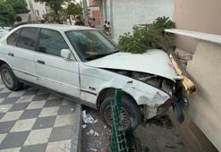 Arıza yapan otomobilini yokuş aşağıya çalıştırmak isterken 2 araca, direklere ve eve çarptı