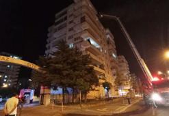 Diyarbakır’da çatı yangını: 4 itfaiyeci dumandan etikendi