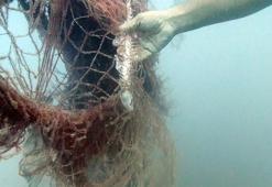 Edremit Körfezi'nden 4 bin metrekare 'hayalet ağ' toplandı; ağa takılan balığı kurtardı
