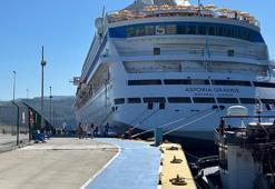 Amasra'da kruvaziyerden inen Rus turistler denize girdi