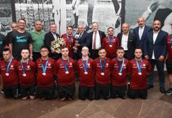 Down Sendromlu Futsal Milli Takımı'ndan Mehmet Büyükekşi'ye ziyaret