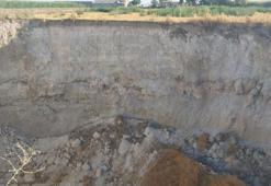 Konya'da 40 metre derinliğinde obruk oluştu