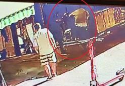 Alacaklısı tarafından sırtından bıçaklandı; o anlar kamerada