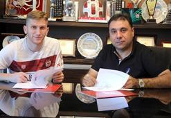 Burak Kapacak, Sivasspor'a imzayı attı