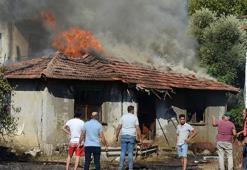 Ot yangını 2 eve sıçradı