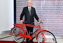 Bahçeli, bisikletli pozuyla 'Cumhurbaşkanlığı Bisiklet Turu'nu kutladı