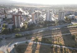 Malatya'da 15 katlı ağır hasarlı 9 bina patlayıcıyla yıkıldı