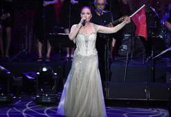 Çeşmeliler kurtuluş gününü Candan Erçetin konseri ile kutladı