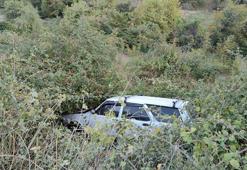 Lastiği patlayan otomobil, şarampole uçtu: 4 yaralı