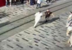 Beyoğlu'nda izinsiz gösteri yapmak isteyen 42 kişi gözaltına alındı