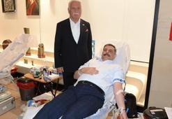 40'ıncı kez kan bağışında bulunan Vali Çiftçi'ye altın madalya