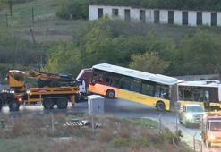 Başakşehir'de devrilen İETT otobüsü kaldırıldı