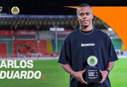 Taraftarlar Carlos Eduardo'yu ayın oyuncusu seçti