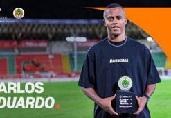 Taraftarlar Carlos Eduardo'yu ayın oyuncusu seçti