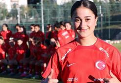 Hem kendi hem babasının hayalini gerçekleştirip 'gol kraliçesi' oldu