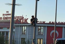 Bahçelievler'de D-100'de aydınlatma direğine çıktı; gözaltına alındı