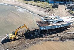 Bartın'da yapımı 2 yılda tamamlanan gulet yat denize indirildi