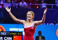 Buse Tosun Çavuşoğlu, Dünya Güreş Şampiyonası'nda altın madalya kazandı