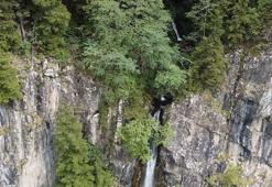 Turizme katkı için imeceyle yapılan şelale yolunda heyelan korkusu