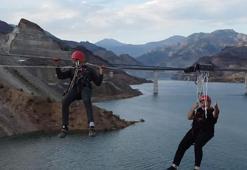 Belediye başkanı Türkiye’nin en yüksek barajında zipline yaparken mahsur kaldı