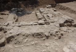 Apollon Smintheion Kutsal Alanı'ndaki kazılarda 2 bin yıllık mezarlık gün yüzüne çıkarılıyor