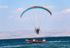 Van Gölü sahilinde yamaç paraşütü ve paramotor şampiyonası