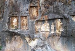 Definecilerin talanına uğrayan saklı hazine Adamkayalar için 'ören yeri' talebi