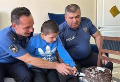Zihinsel engelli İbrahim’e, polislerden doğum günü sürprizi
