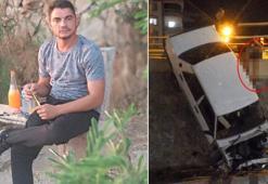 Kazada otomobilden fırlayan sürücüye demir bariyer saplandı