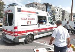 Vatan Caddesi'nde ambulans devrildi: 3 yaralı