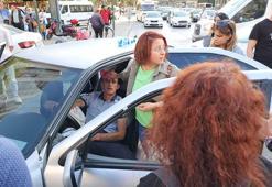 Kazada başından yaralanan sürücüye vatandaşlar tampon yaptı