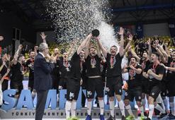 Şampiyon Beşiktaş kupasına kavuştu